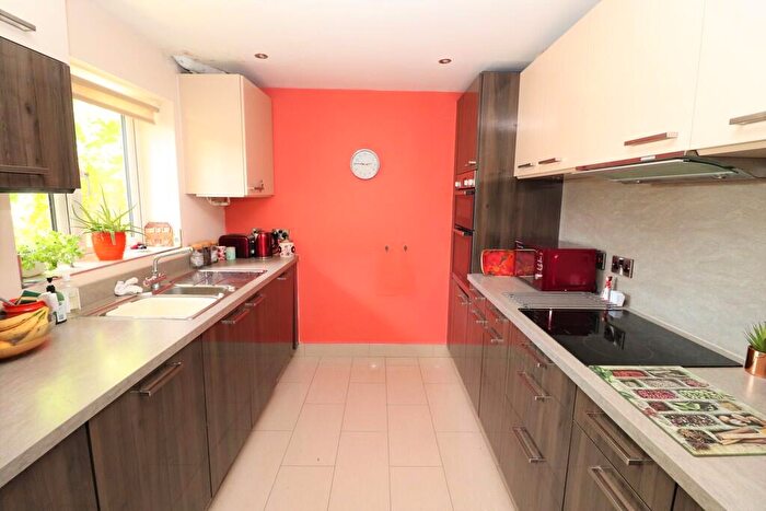 2 Bedroom Detached Bungalow To Rent In Upper St Helens Road, Hedge End, SO30