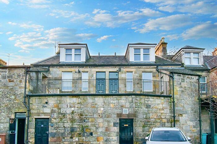 3 Bedroom Flat To Rent In Main Street, Kilsyth, G65