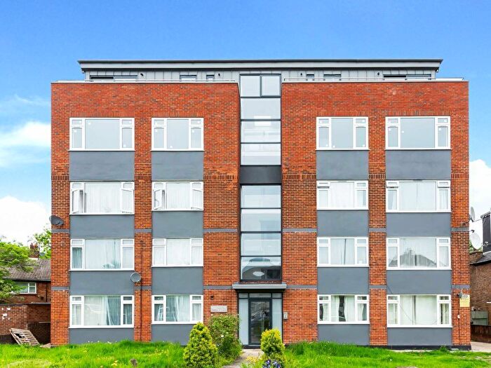 2 Bedroom Flat To Rent In Colindeep Lane, London, NW9