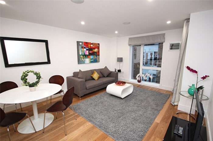 1 Bedroom Flat To Rent In Gallery Apartments, Lamb Walk, London, SE1