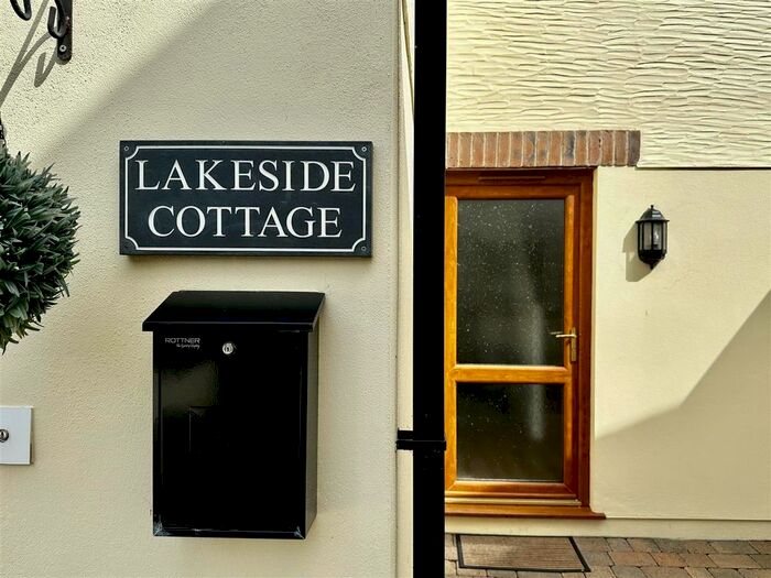 2 Bedroom Detached House To Rent In Trevemper Road, Newquay, TR7