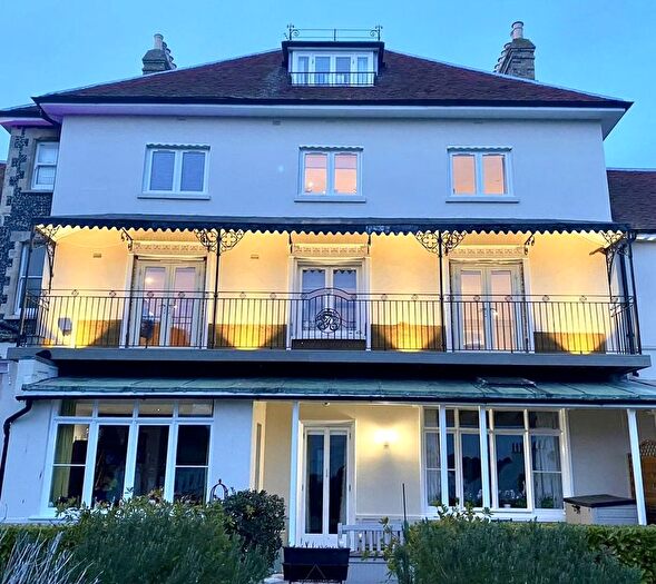 2 Bedroom Flat For Sale In Pegwell Road, Ramsgate, CT11