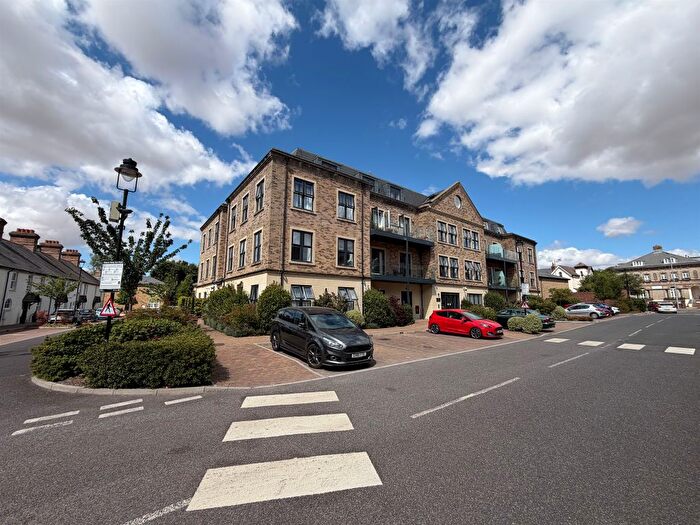 2 Bedroom Maisonette For Sale In Fountain Way, Salisbury, SP2