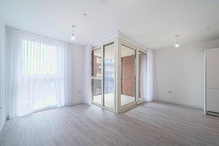 1 Bedroom Flat To Rent In Hendon Waterside, Hendon, London, NW9