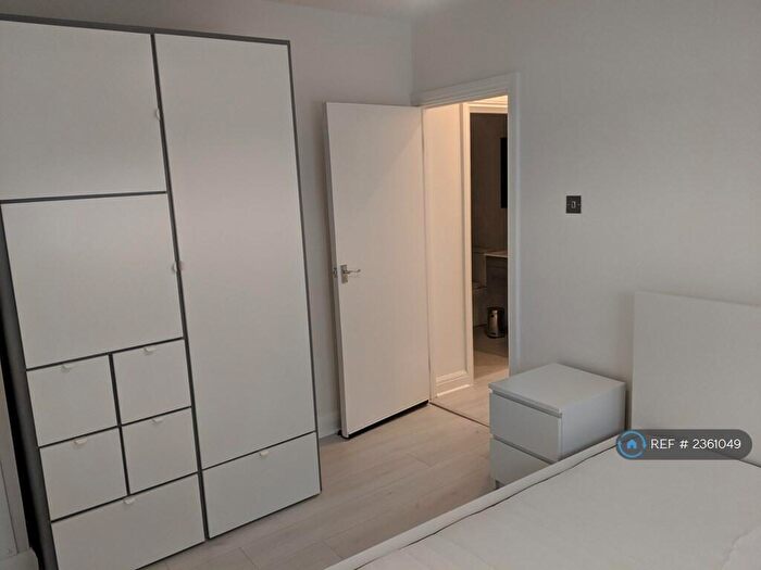 2 Bedroom Flat To Rent In Kingsland Road, London, E2