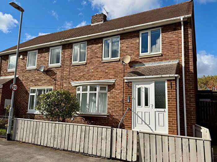 3 Bedroom Semi-Detached House For Sale In Newton Drive, Durham, L, DH1