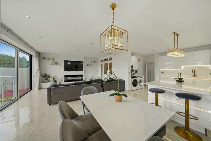 4 Bedroom Semi-Detached House To Rent In Dollis Hill Avenue, Dollis Hill, NW2