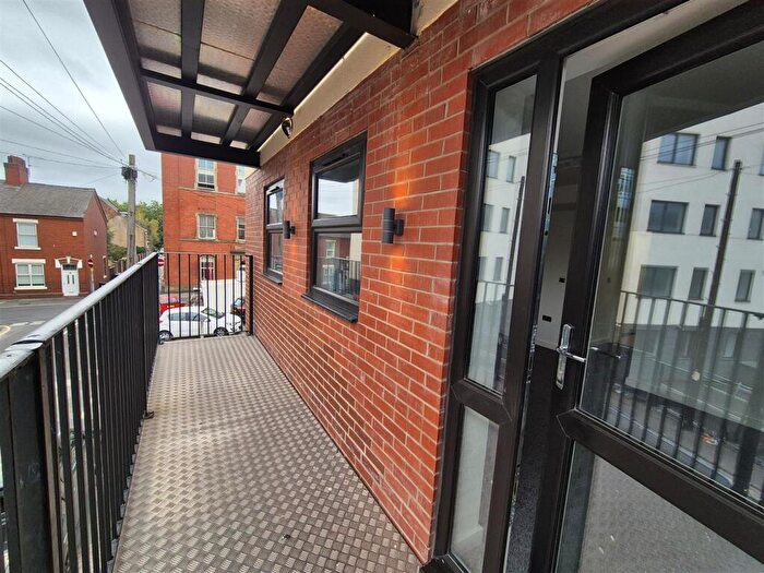 2 Bedroom Apartment To Rent In Ashton-Under-Lyne, OL6