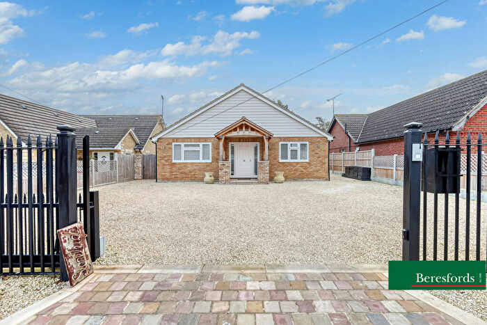 3 Bedroom Bungalow For Sale In Sugden Avenue, Wickford, SS12