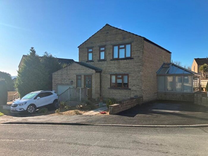 3 Bedroom Detached House For Sale In Bracken Ghyll Drive, Silsden, BD20