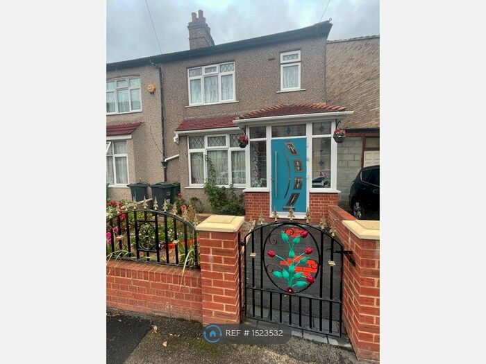4 Bedroom End Of Terrace House To Rent In Mortimer Road, Mitcham, CR4