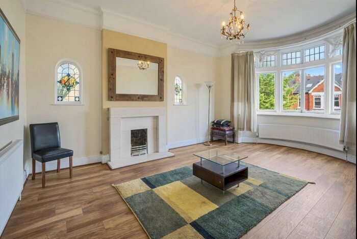 4 Bedroom Maisonette To Rent In Dukes Avenue, London, N10