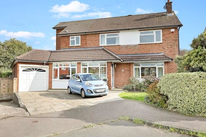 4 Bedroom Detached House For Sale In Mead Walk, Ongar, CM5