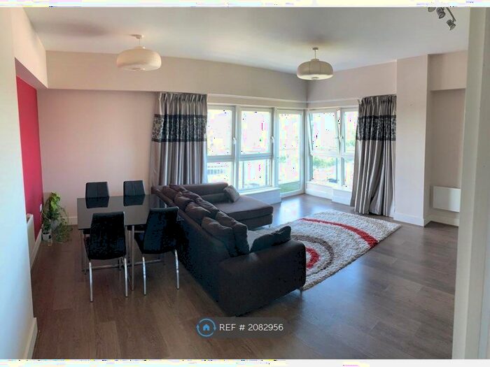 2 Bedroom Flat To Rent In Alencon Link, Basingstoke, RG21