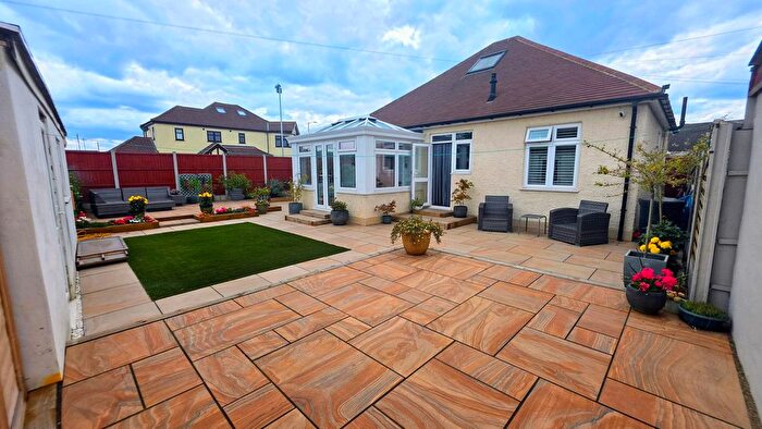 2 Bedroom Detached Bungalow For Sale In Blackshots Lane, Grays, RM16