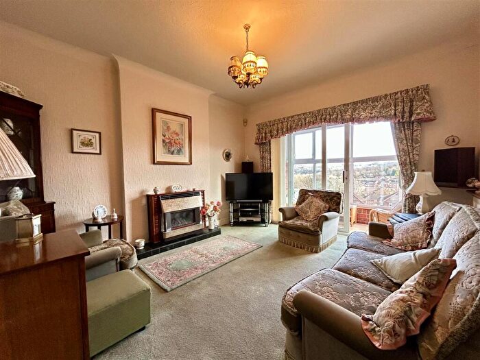3 Bedroom Detached House For Sale In Banners Lane, Halesowen, B63