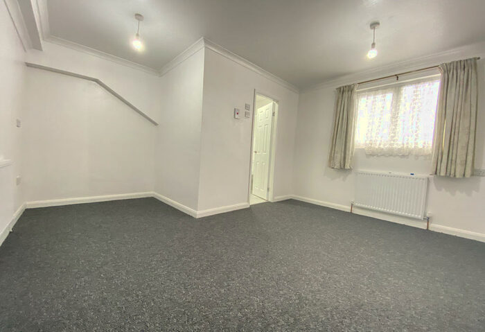 2 Bedroom Apartment To Rent In Dudley Road, Brierley Hill, West Midlands, DY5