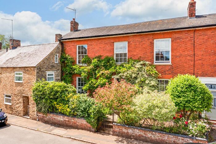 4 Bedroom Semi-Detached House For Sale In Bridge Street, Geddington, NN14