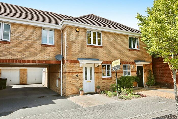 3 Bedroom Semi-detached House For Sale In Stranding Street, Eastleigh, Hampshire, SO50