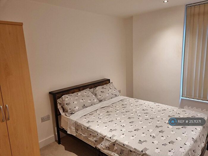 2 Bedroom Flat To Rent In Chadwick Street, Hunslet, Leeds, LS10