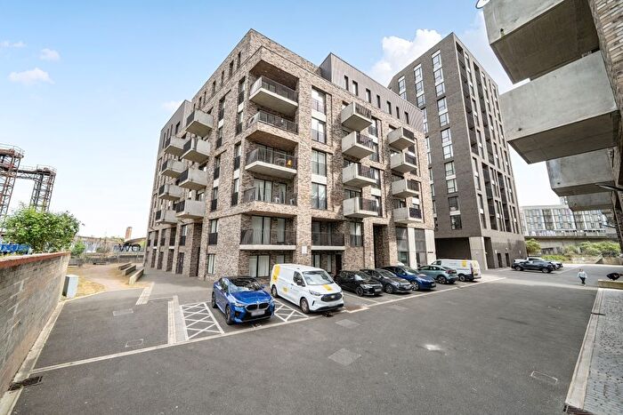 3 Bedroom Flat To Rent In Creative Road, London, SE8