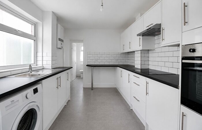 4 Bedroom Terraced House To Rent In Crescent Road, London, SE18