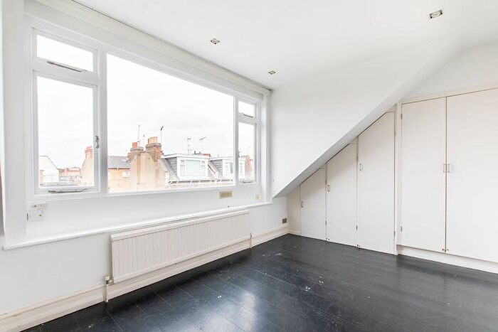 1 Bedroom Flat For Sale In Gratton Road, Brook Green, London, W14