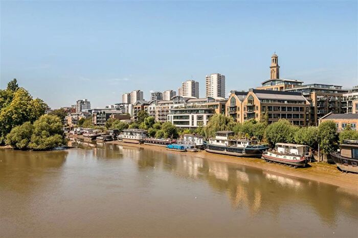 1 Bedroom Houseboat To Rent In The Hollows, Brentford, TW8