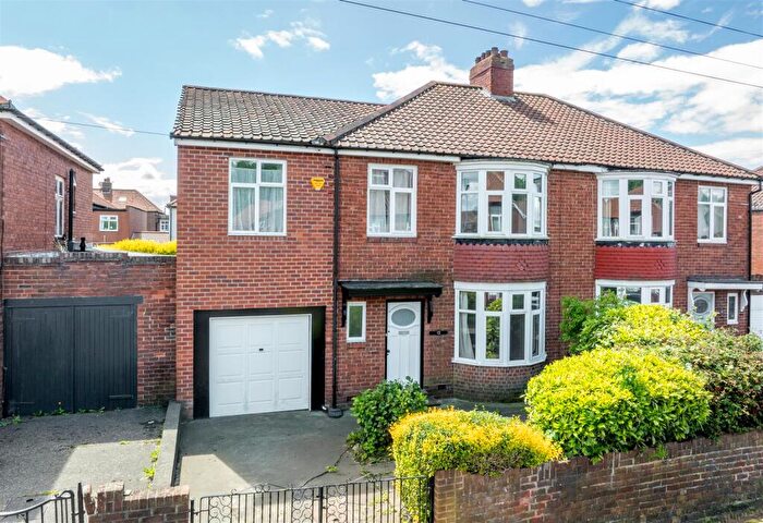 5 Bedroom Semi-Detached House For Sale In Lindale Road, Fenham, NE4