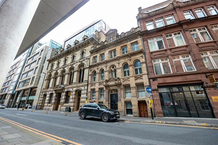 2 Bedroom Flat To Rent In Apartment, The Chambers, - Booth St, Manchester, M2