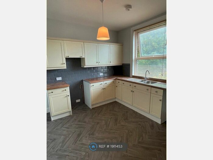 3 Bedroom Maisonette To Rent In Mill Road, Gillingham, ME7