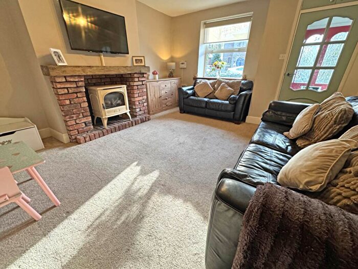2 Bedroom Cottage For Sale In Buckstones Road, Shaw, Oldham, OL2