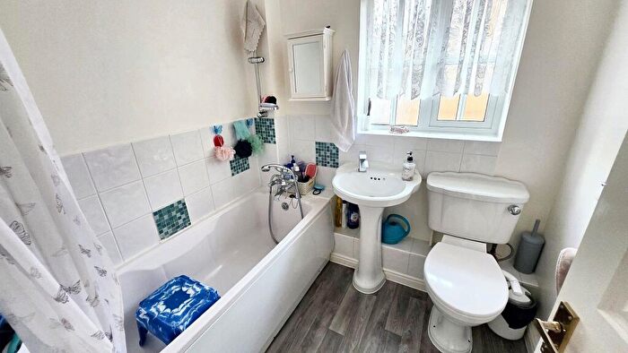 3 Bedroom End Of Terrace House For Sale In Newhurst Park, Hilperton, BA14