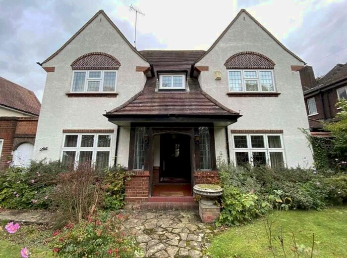 4 Bedroom Detached House To Rent In Old Bedford Road, Luton LU2
