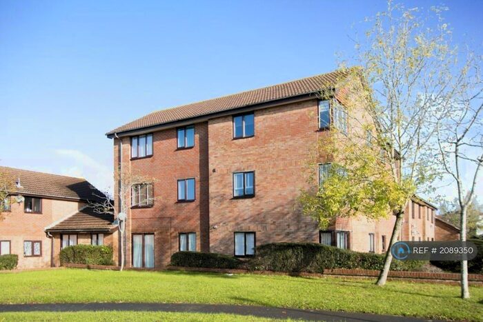 2 Bedroom Flat To Rent In Godmanston Close, Poole, BH17