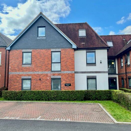 2 Bedroom Flat To Rent In Mayflower House, Newbury, RG14