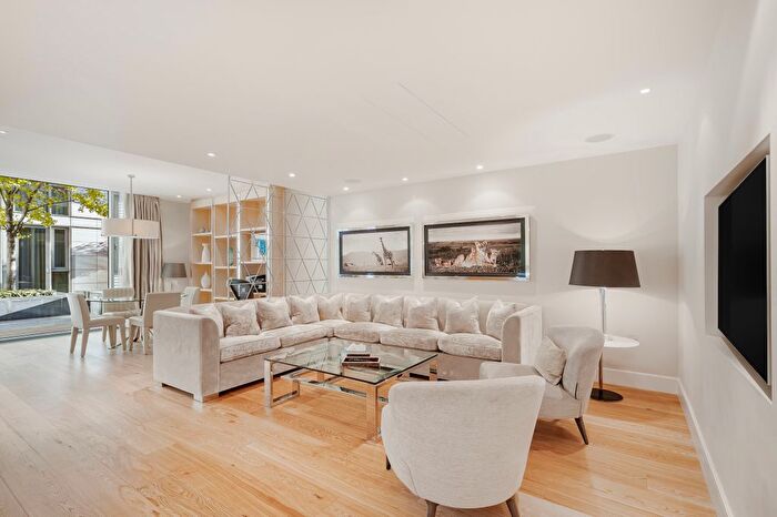 2 Bedroom Flat To Rent In West Mews, Knightsbridge, London, United Kingdom, SW7