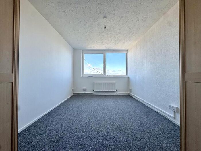 2 Bedroom Apartment To Rent In Furze Hill House, Brighton, BN3