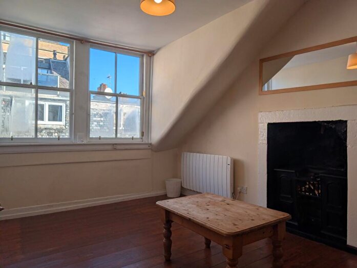 1 Bedroom Flat To Rent In Rose Street, Edinburgh, Midlothian, EH2