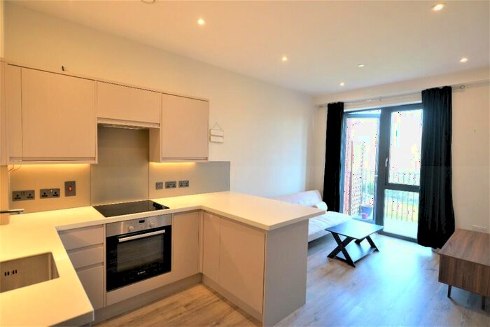 1 Bedroom Apartment To Rent In Nixey Close, Slough, Berkshire, SL1