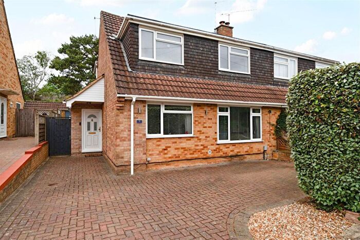 4 Bedroom Semi Detached House To Rent In Whitley Road, Yateley, GU46