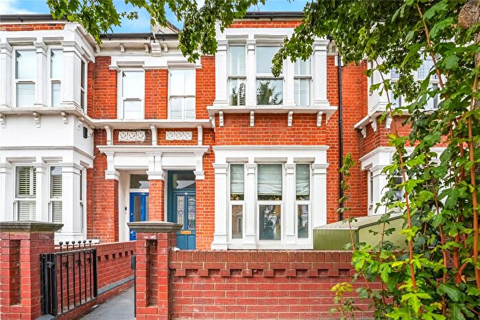 2 Bedroom Flat For Sale In Granville Road, Walthamstow, London, E17
