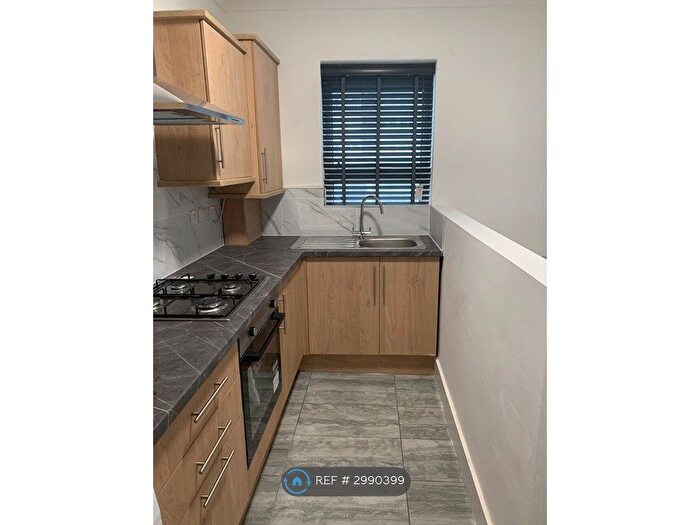 2 Bedroom Flat To Rent In Park Lane, London, N17