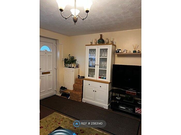 1 Bedroom Flat To Rent In Opsrey Close, Wanstead, E11