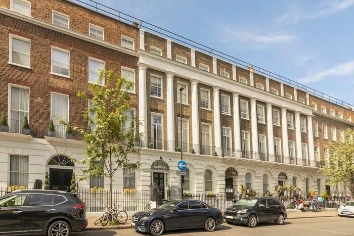 3 Bedroom Flat To Rent In Guilford Street, London, WC1N