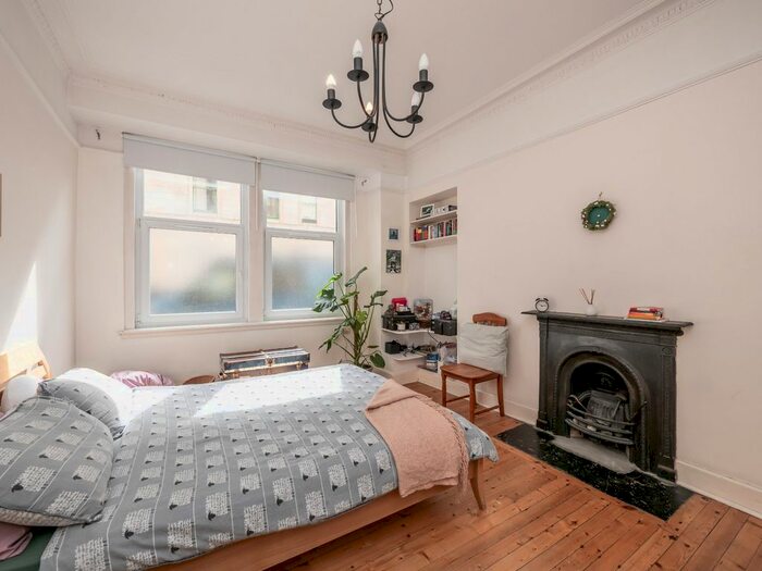 2 Bedroom Flat To Rent In West Montgomery Place, Hillside, Edinburgh, EH7