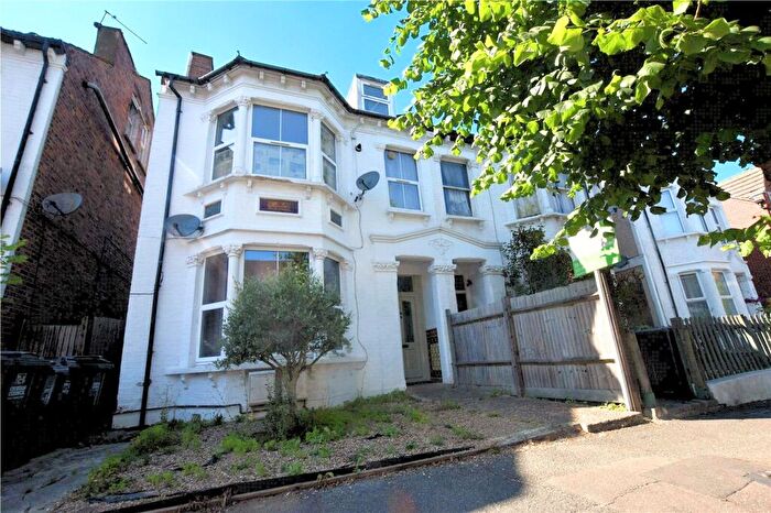 2 Bedroom Apartment To Rent In Chalfont Road, London, SE25