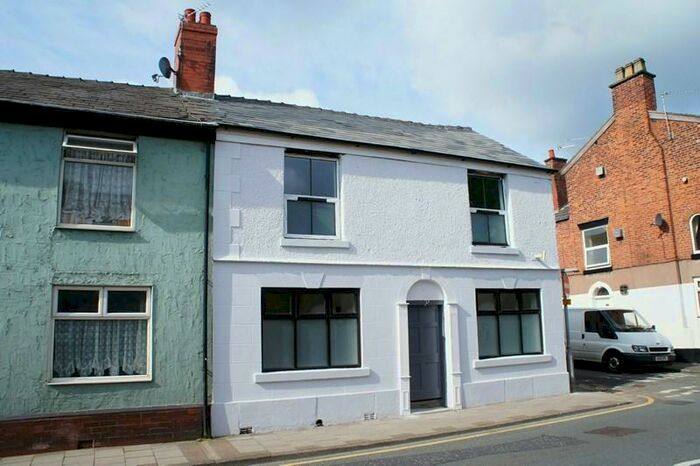 2 Bedroom Flat To Rent In West Street, Congleton, CW12