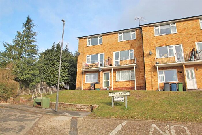 2 Bedroom Flat To Rent In Westover Court, Downley, HP13