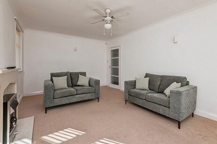 2 Bedroom Detached Bungalow For Sale In Pippins Green Avenue, Kirkhamgate, Wakefield, WF2